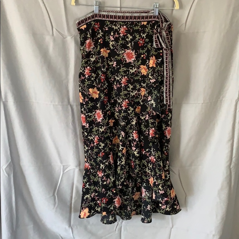 Max studio floral wrap skirt NWT size large
